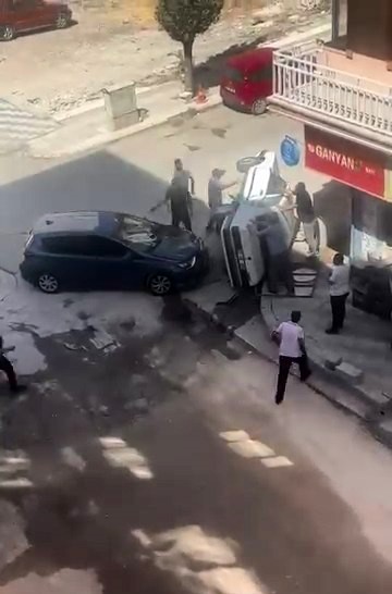 Elazığ’da kaza yapan otomobil yan yattı: 1 yaralı