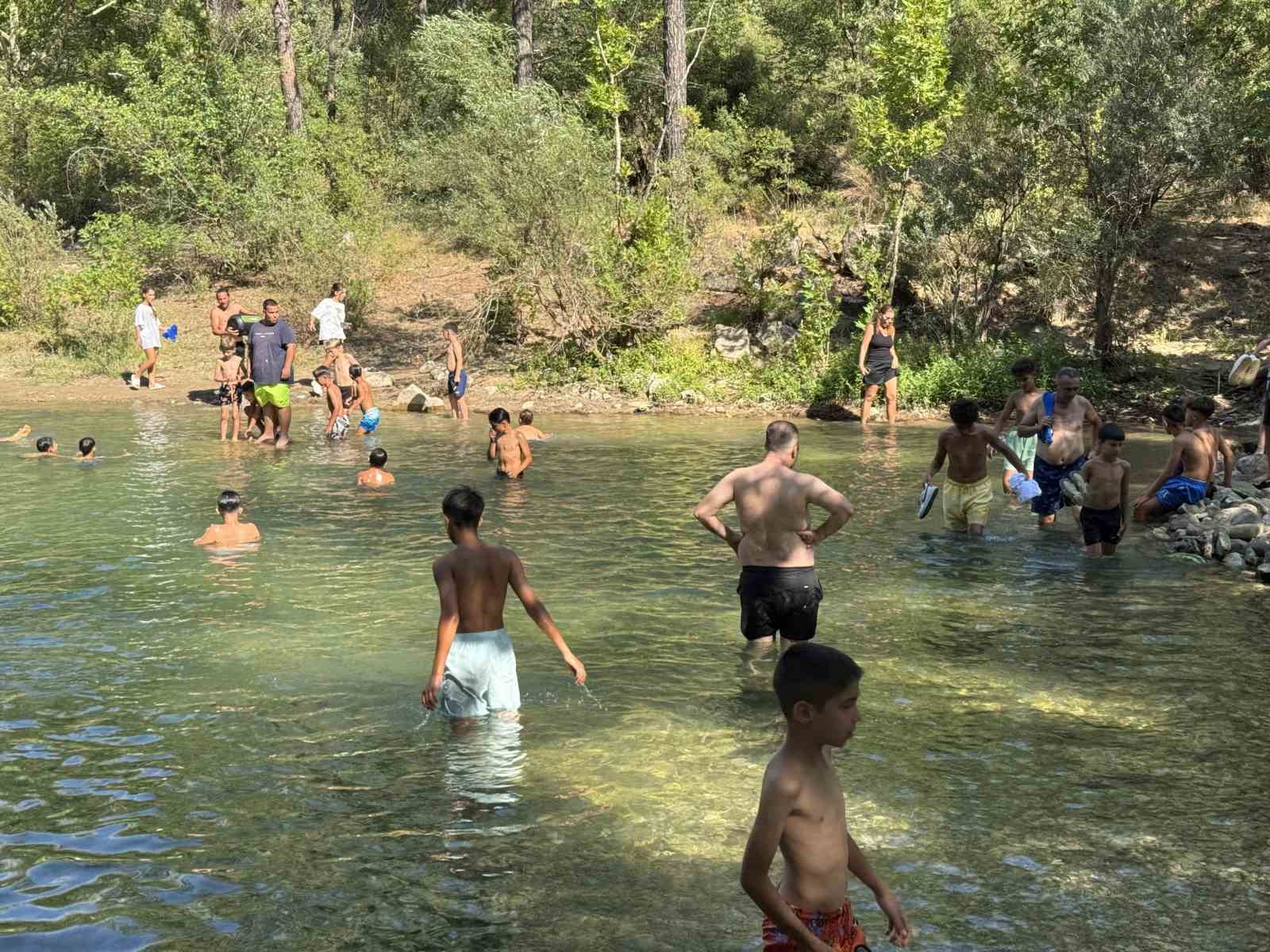 Minik sporcular Ormana Spor K&ouml;y&uuml;&rsquo;nde hem spor yaptı hem doğayla buluştu

