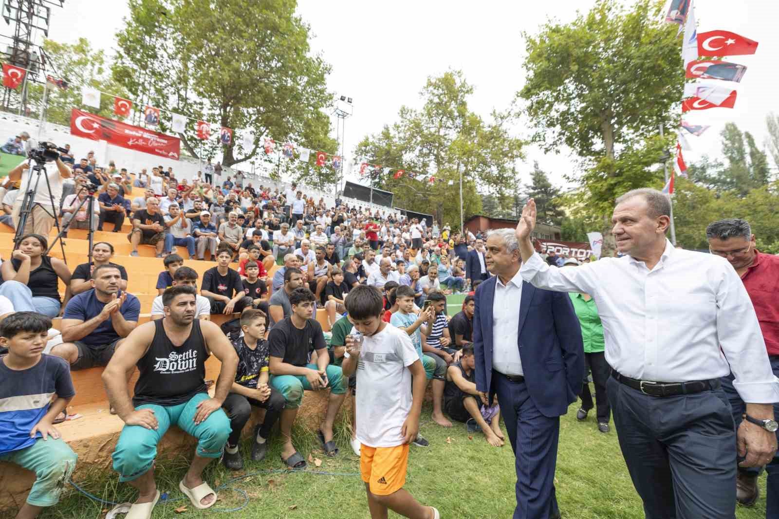 Mersinde Zafer Bayram kapsamnda Gzne Karakucak Greleri dzenlendi
