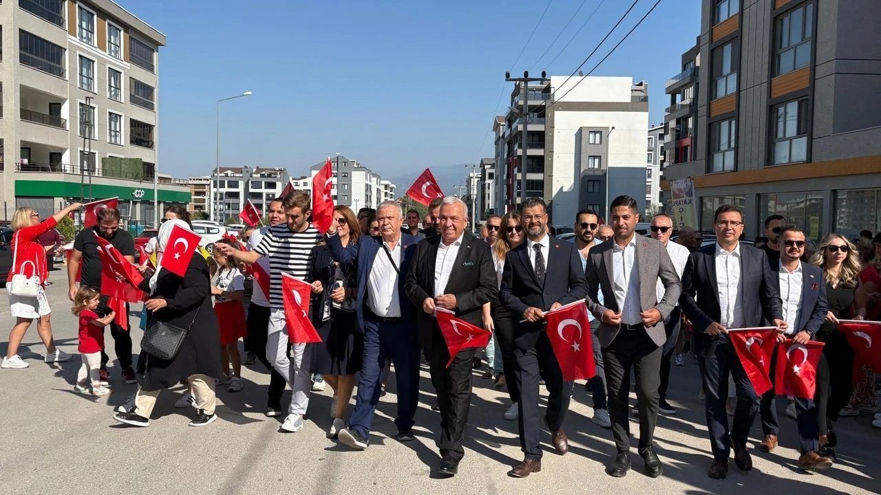 Nilüfer’de coşkulu 30 Ağustos Zafer Bayramı yürüyüşü