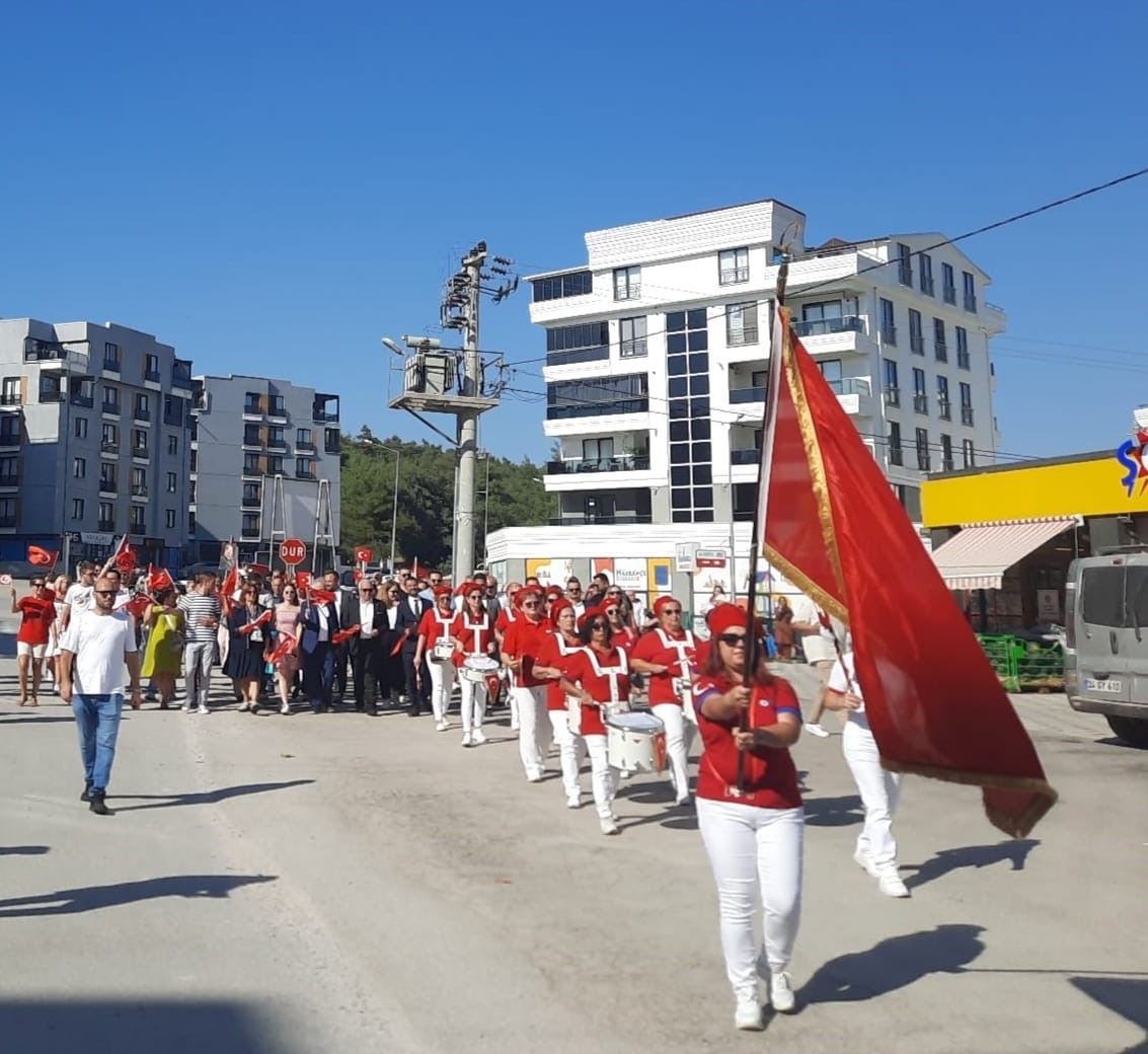 Nilüfer’de coşkulu 30 Ağustos Zafer Bayramı yürüyüşü