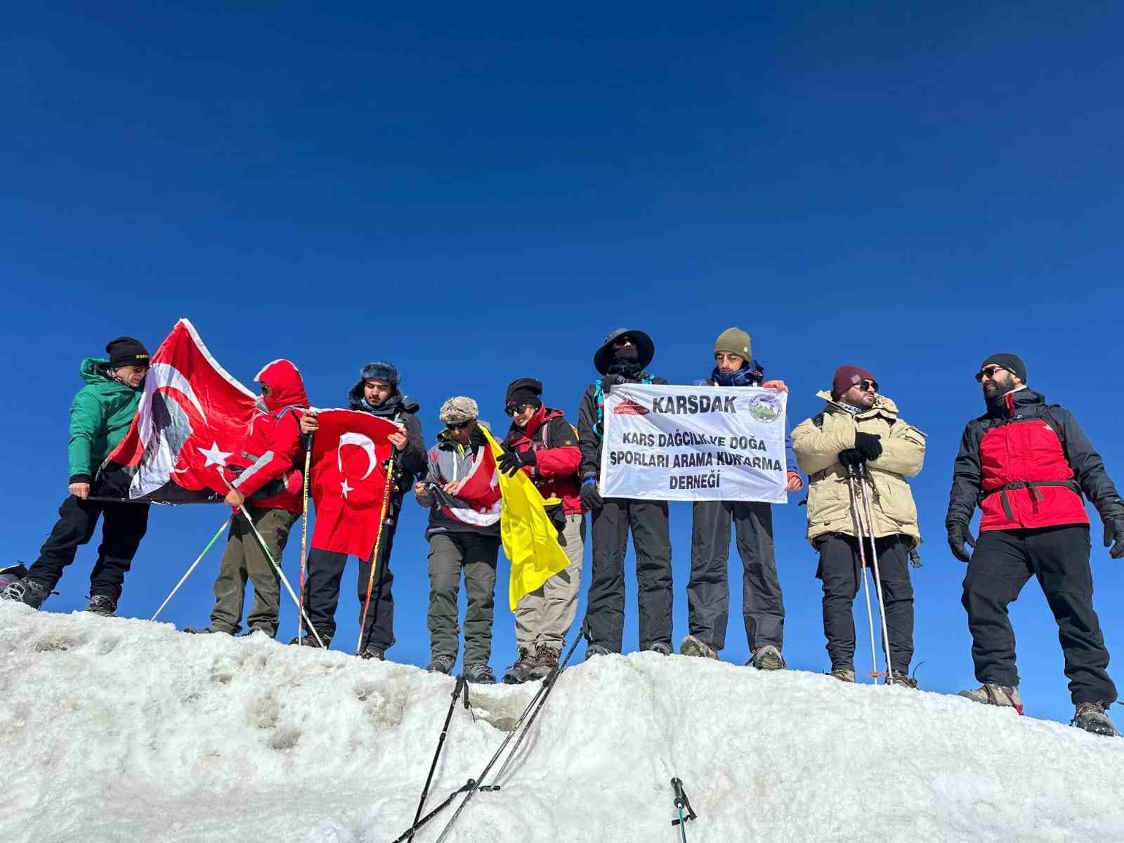 12 sporcu 30 Ağustos’ta Ağrı Dağı’nın zirvesine ulaştı
