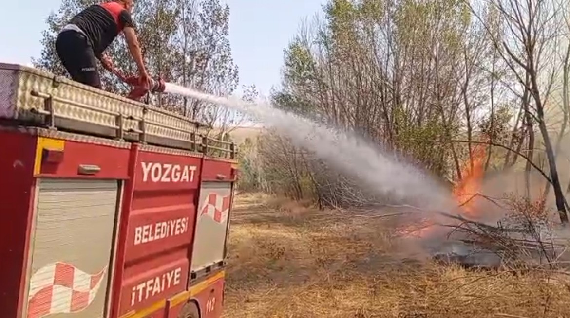 Yozgat&rsquo;ta peş peşe &ccedil;ıkan yangınlar korkuttu
