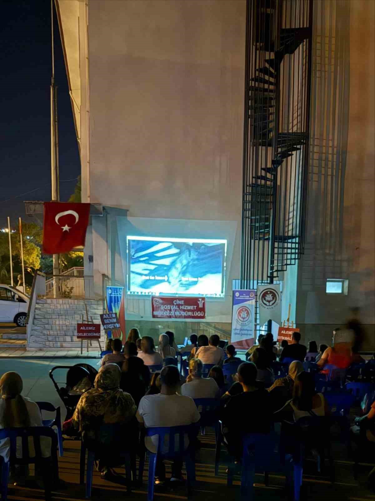 &Ccedil;ine&rsquo;de jandarmadan aile temalı 30 Ağustos etkinliği
