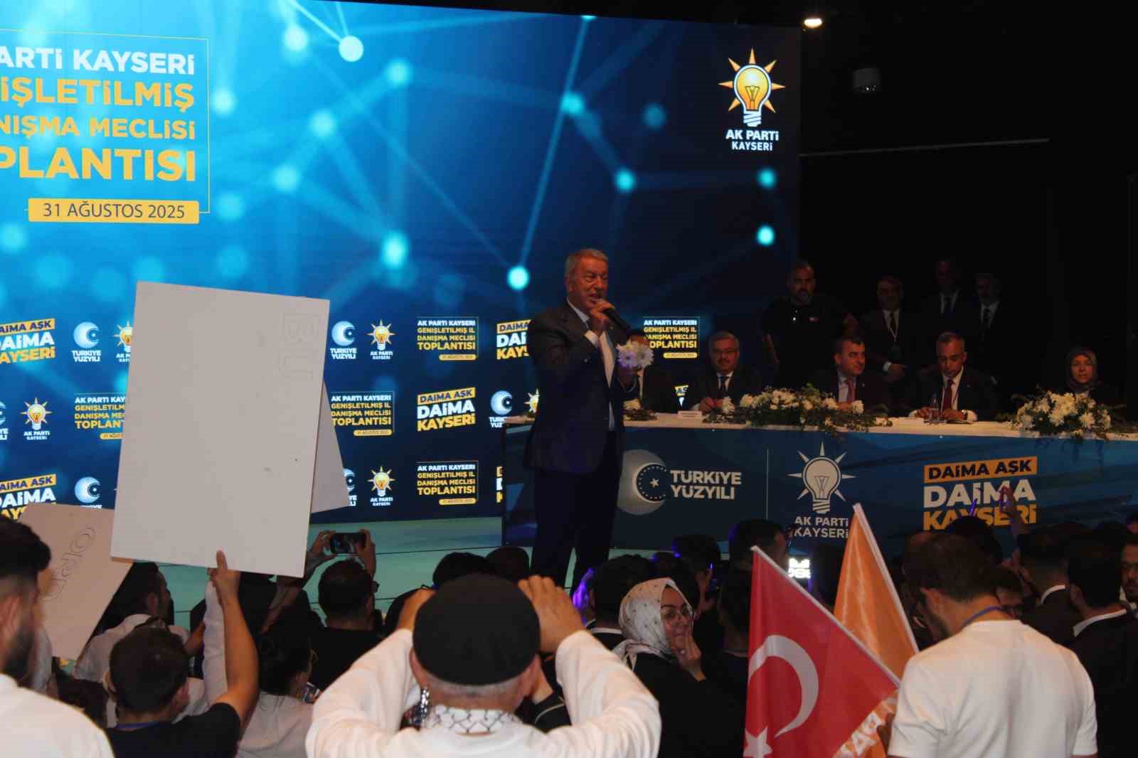 AK Parti Genel Başkanvekili Elitaş: "Balya balya paralarla teşkilatını satın almaya &ccedil;alışan bir siyasi parti, ana muhalefet partisi olamaz"
