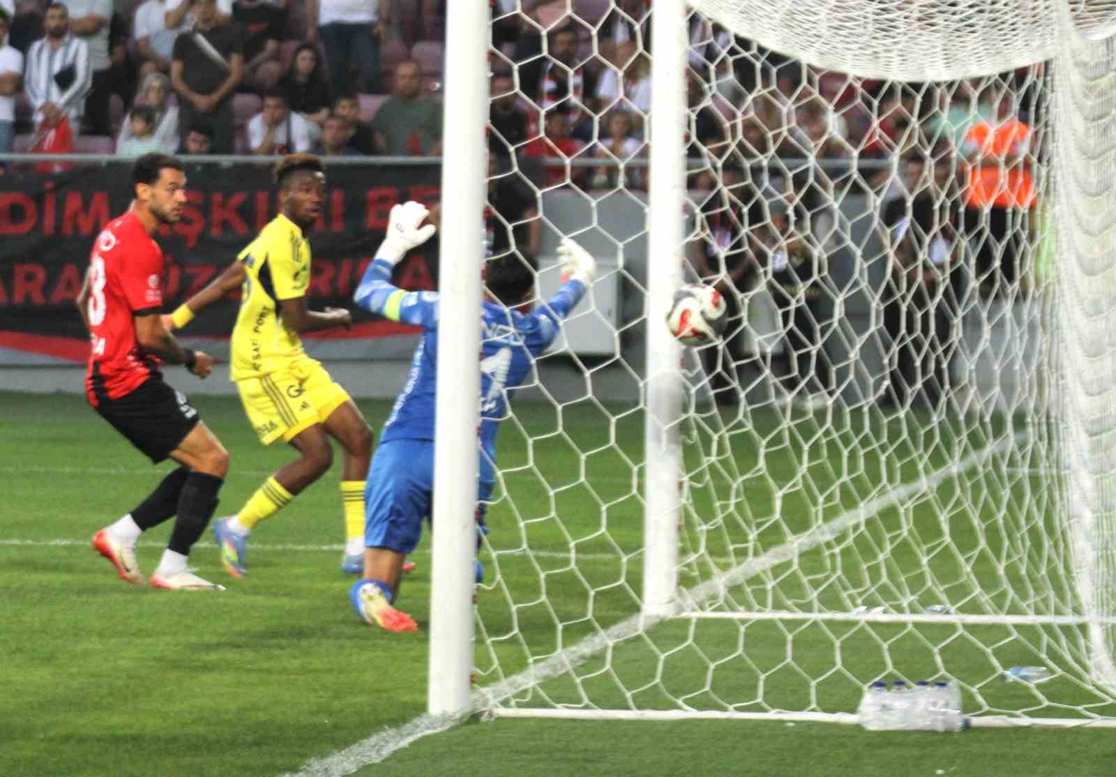 Trendyol Süper Lig: Gençlerbirliği: 0 - Fenerbahçe: 1 (Maç devam ediyor)