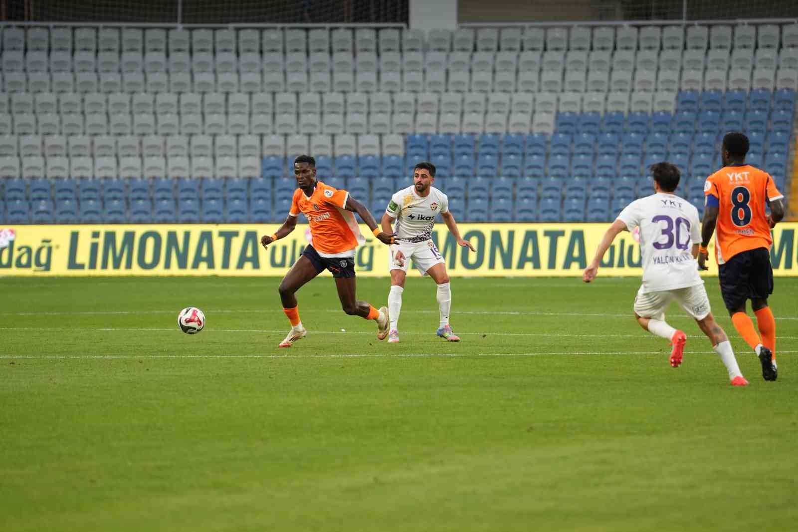 Trendyol Süper Lig: RAMS Başakşehir: 0 - Eyüpspor: 0 (Maç devam ediyor)