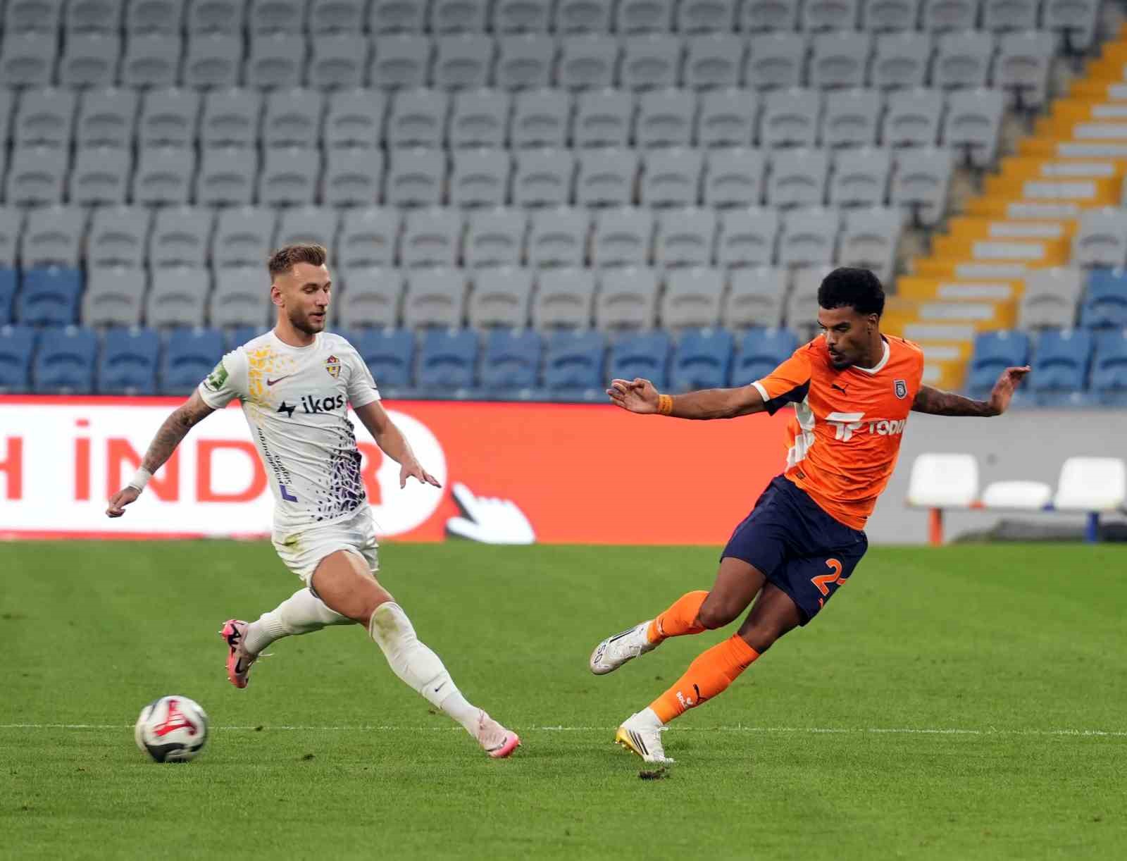 Trendyol S&uuml;per Lig: Başakşehir: 0 - Ey&uuml;pspor: 0 (İlk yarı)
