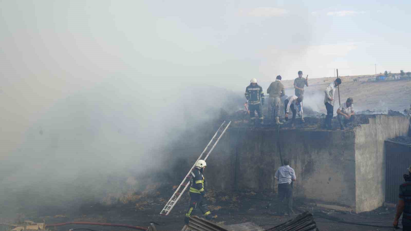 Erzurum&rsquo;da k&ouml;yde &ccedil;ıkan yangın 6 saat sonra kontrol altına alındı

