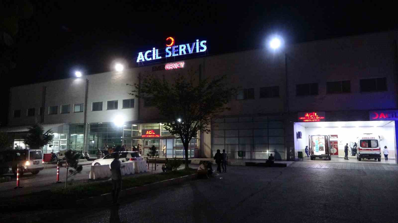 Husumetlilerin silahlı ve bı&ccedil;aklı kavgasında 3 kişi yaralandı
