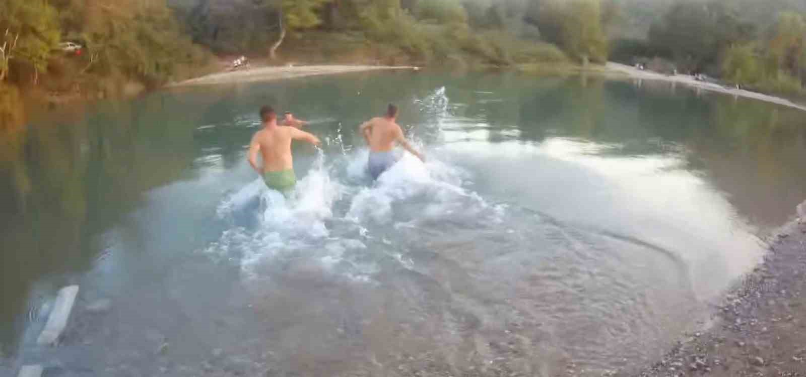 Kurtarma çabaları sonuç vermedi, arkadaşlarının gözleri önünde hayatını kaybetti