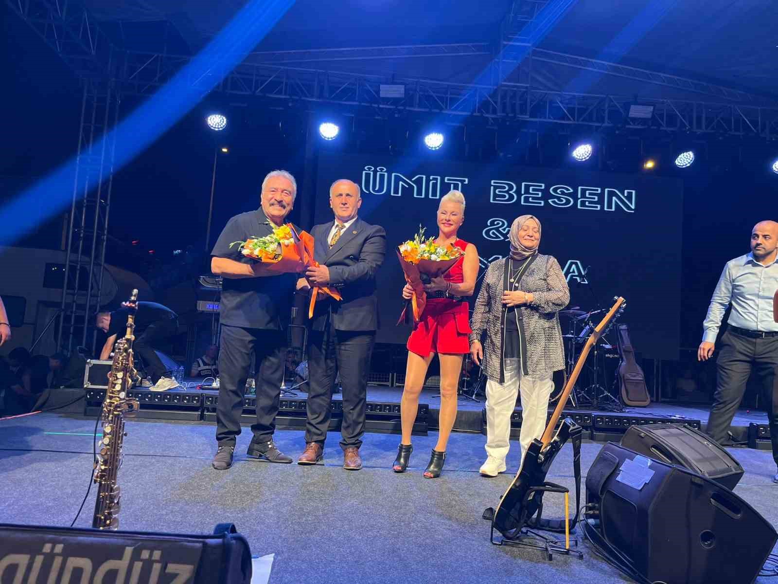 Ümit Besen ve Pamela İncirliova halkı ile buluştu