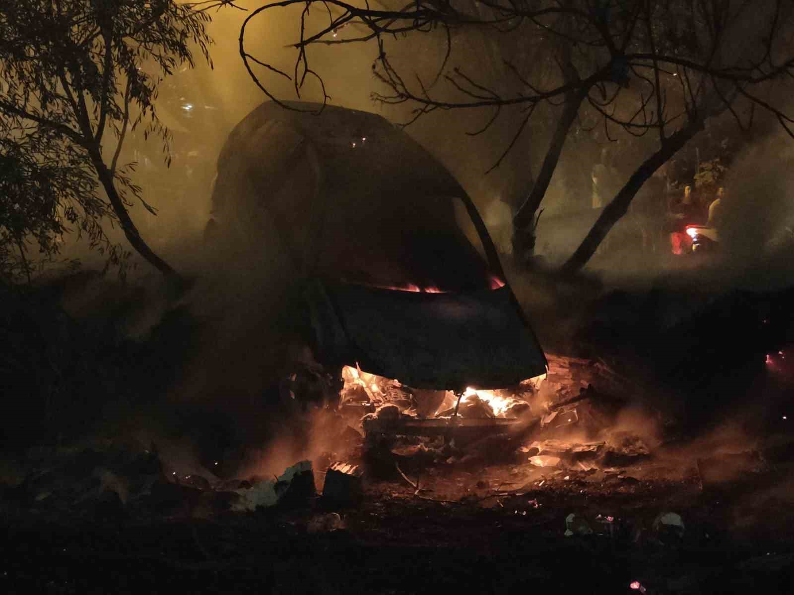 Kızına hediye aldığı otomobil yandı