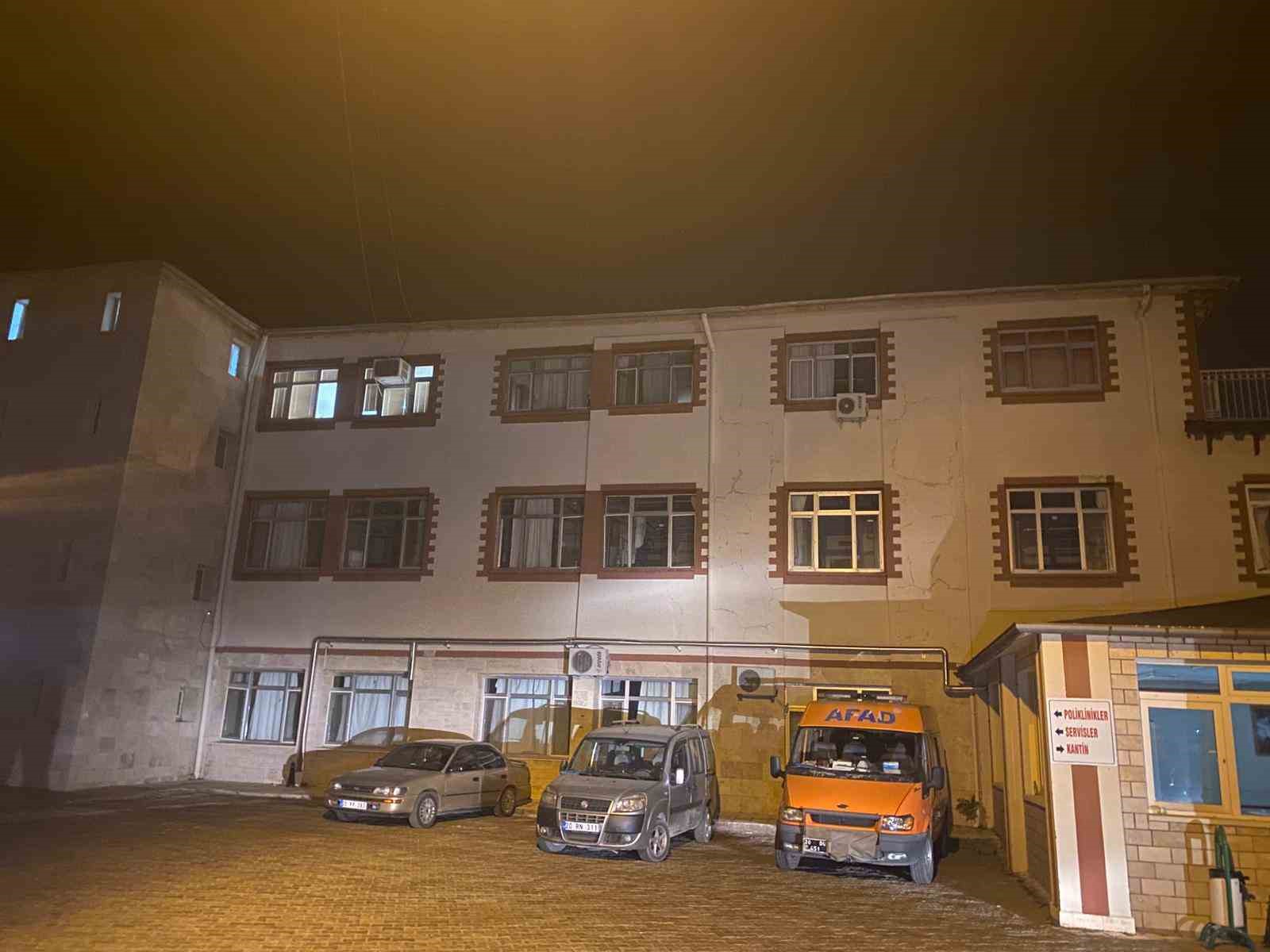 Alevlerin yaklaştığı Buldan’da hastane tahliye edildi