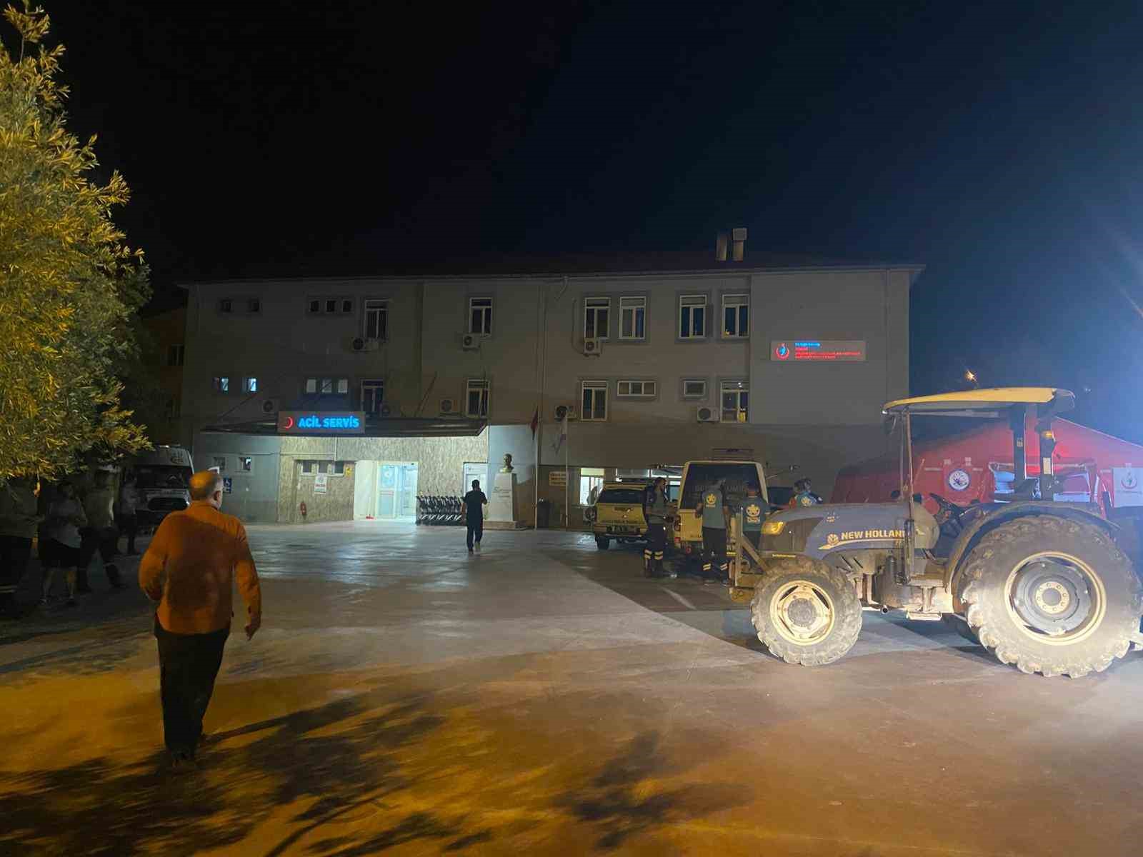 Alevlerin yaklaştığı Buldan’da hastane tahliye edildi
