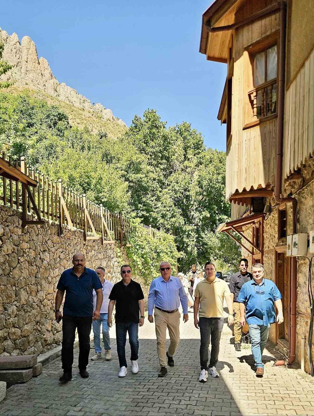 Kemaliye hafta sonu Bayburt protokol&uuml;n&uuml; ağırladı
