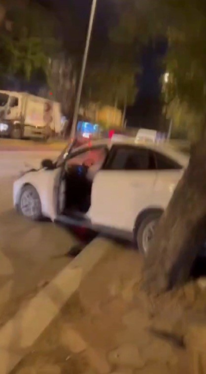 Sinir krizi ge&ccedil;irerek annesini ve babasını d&ouml;ven şahıs, &lsquo;Dur&rsquo; ihtarına uymayarak ortalığı savaş alanına &ccedil;evirdi
