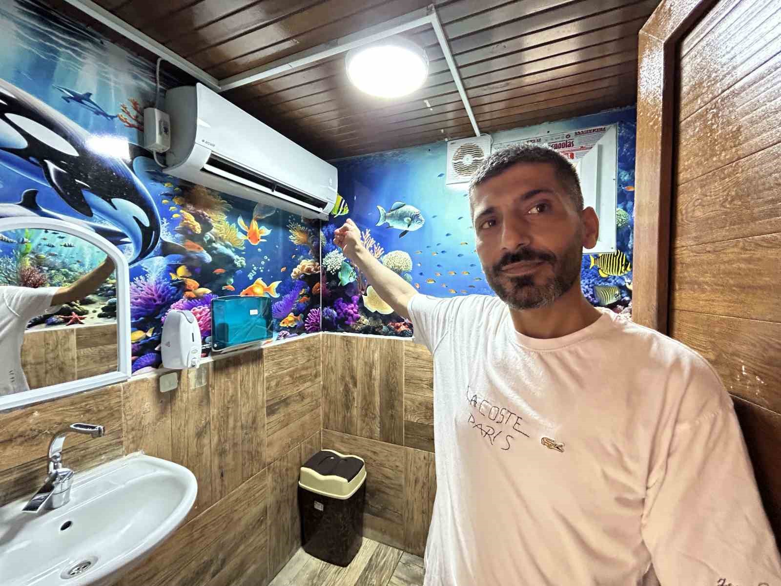 Kavurucu sıcağa karşı işletmesinin 2 buçuk metrekarelik tuvaletine klima taktırdı