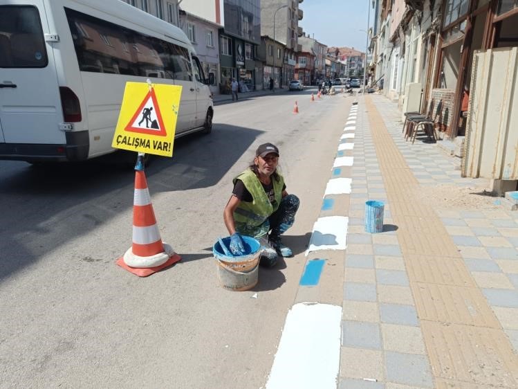 Pazaryeri kaldırımlarına mavi-beyaz dokunuş
