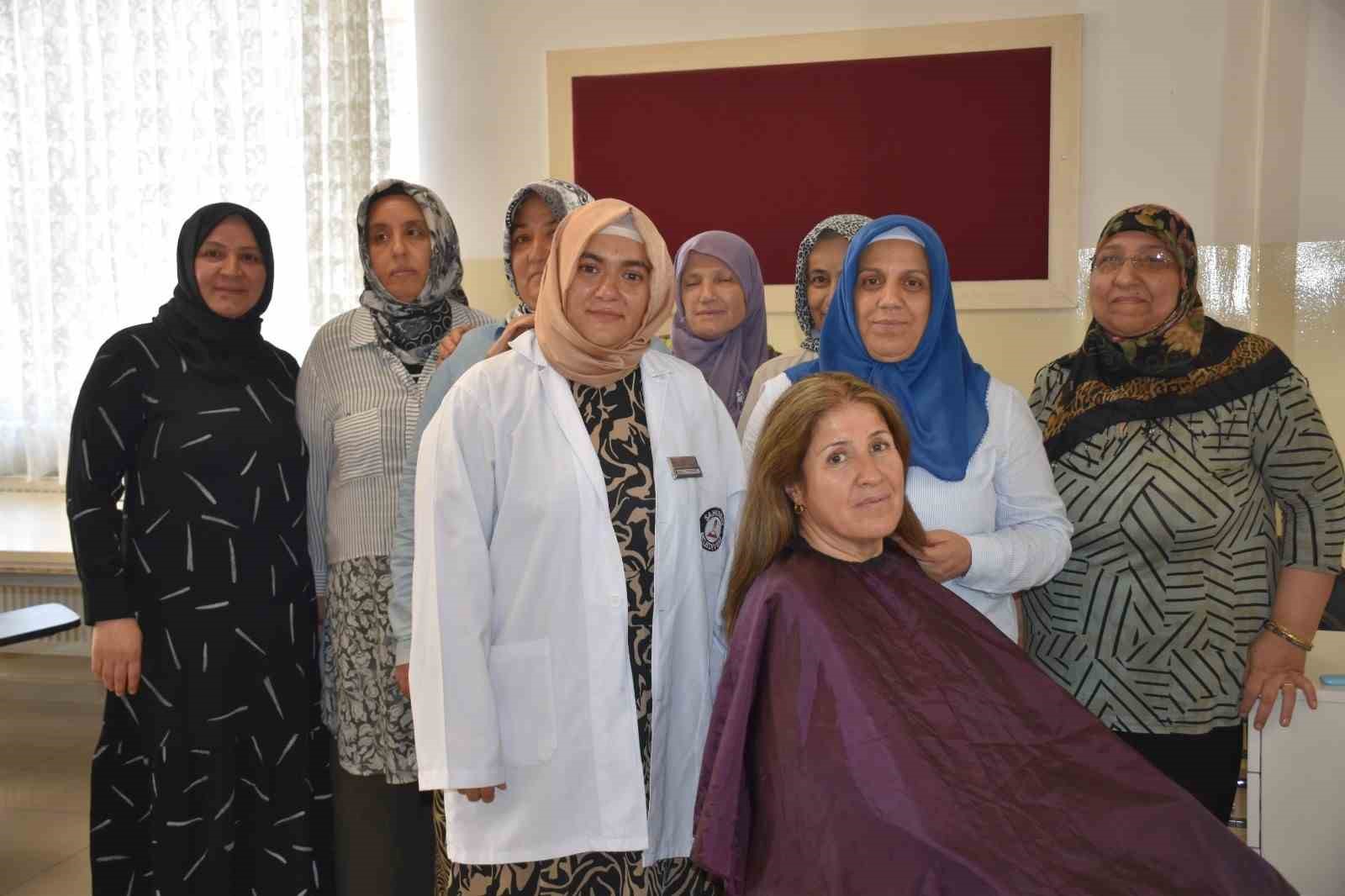 Gaziantep&rsquo;te kadınlar Binevler Sosyal Tesisi&rsquo;nde meslek &ouml;ğreniyor
