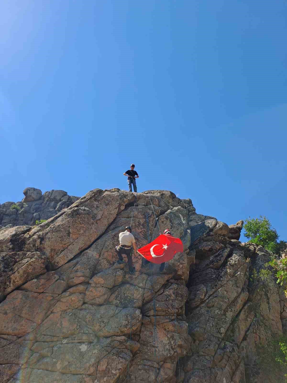 Zafer Bayramı’nda Karakayalar’a tırmandılar