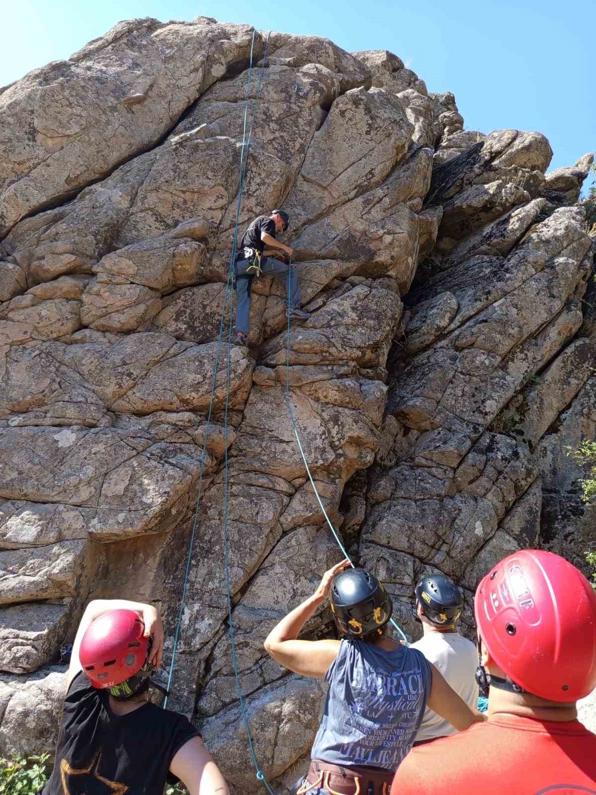 Zafer Bayramı&rsquo;nda Karakayalar&rsquo;a tırmandılar
