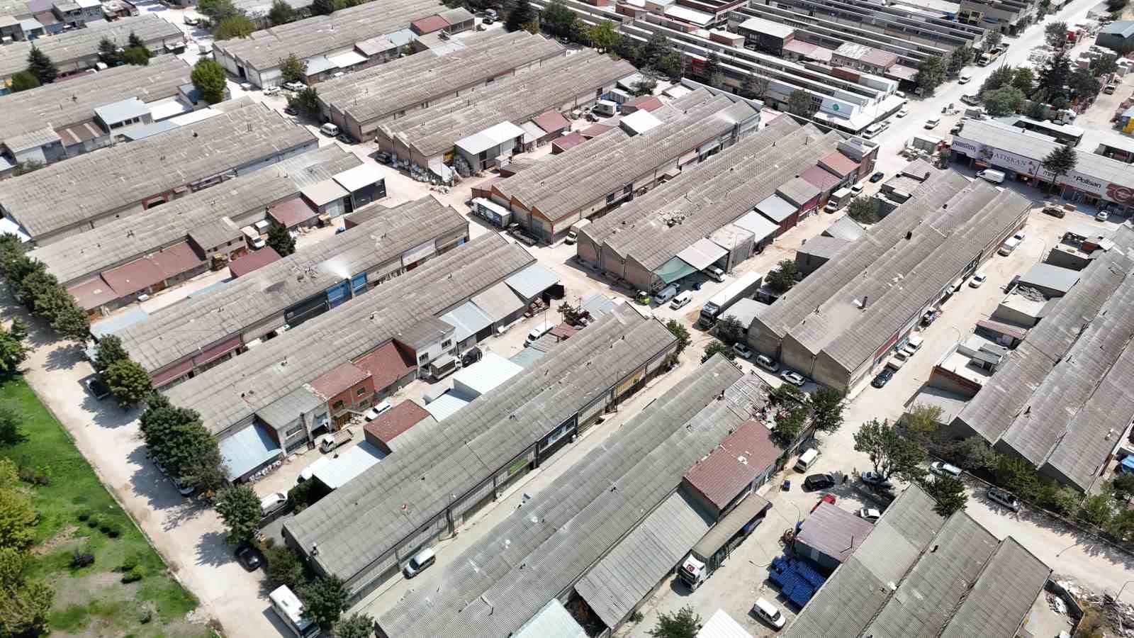 (&Ouml;ZEL) Baksan&rsquo;daki alt yapı &ccedil;alışmaları sonrası yollar toz duman
