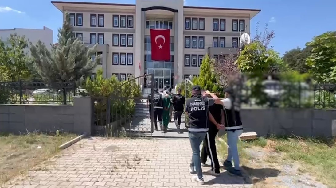 Yuttukları uyuşturucu röntgende ortaya çıktı