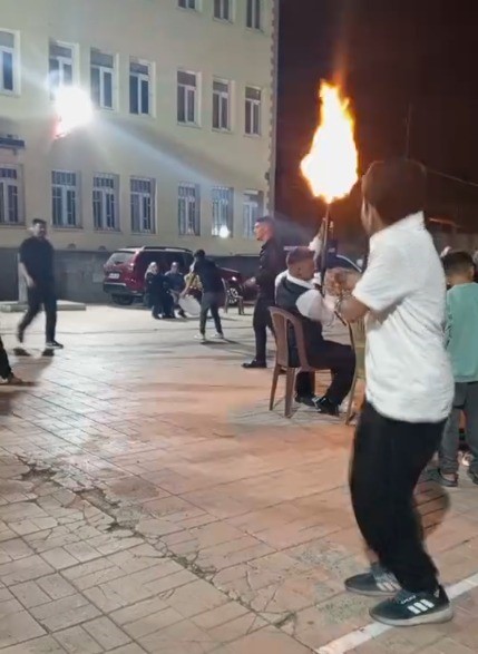 Düğünde havaya ateş açılan anlar kamerada