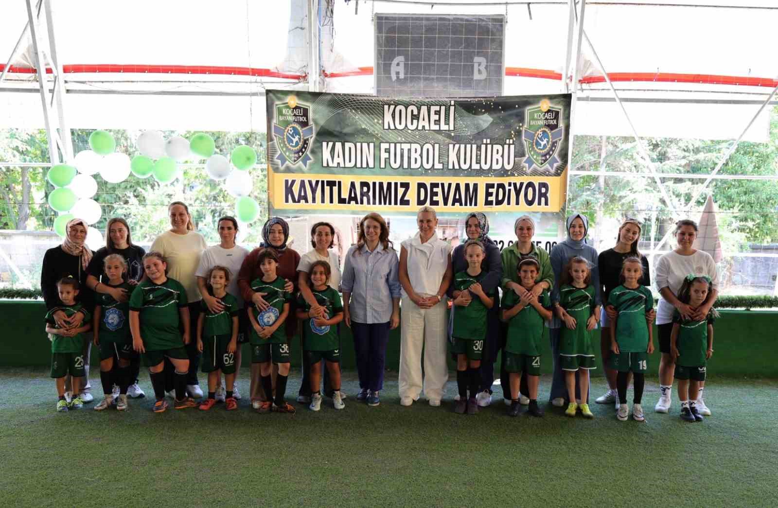 Kadın futboluna tam destek
