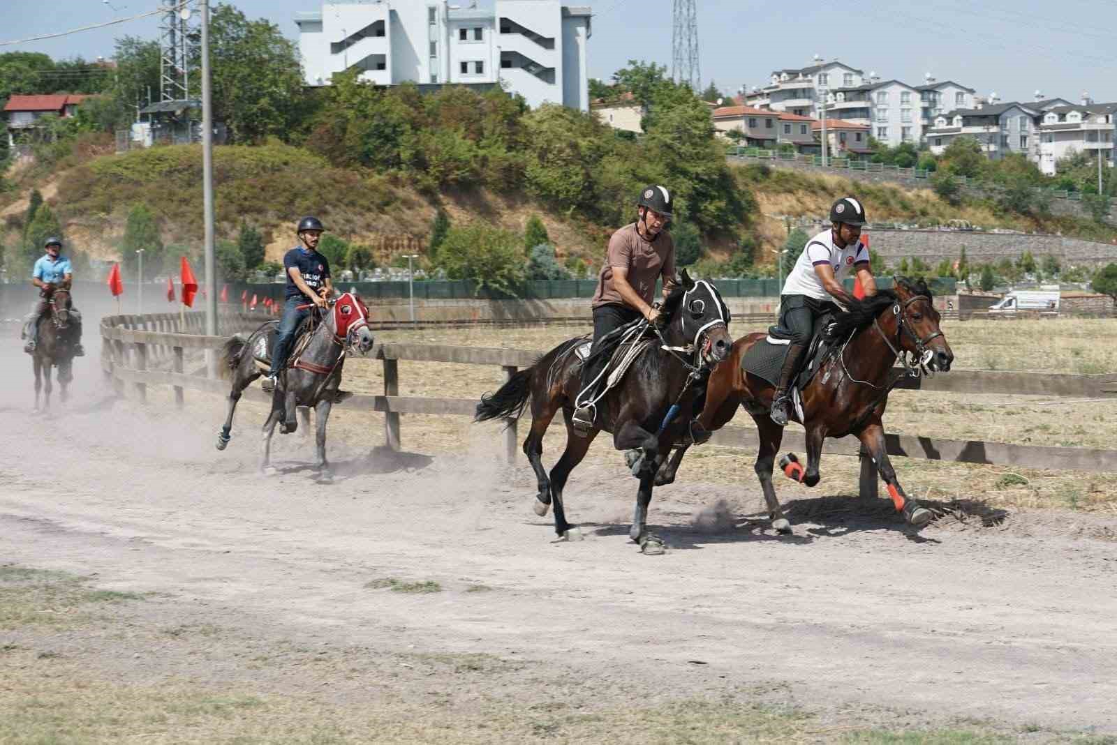 Rahvan atları Gölcük’te birincilik için koştu