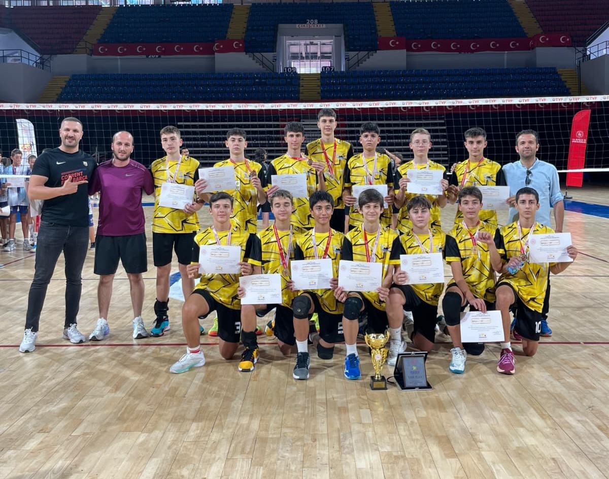 Manisa erkek voleybol takımı T&uuml;rkiye Şampiyonu oldu
