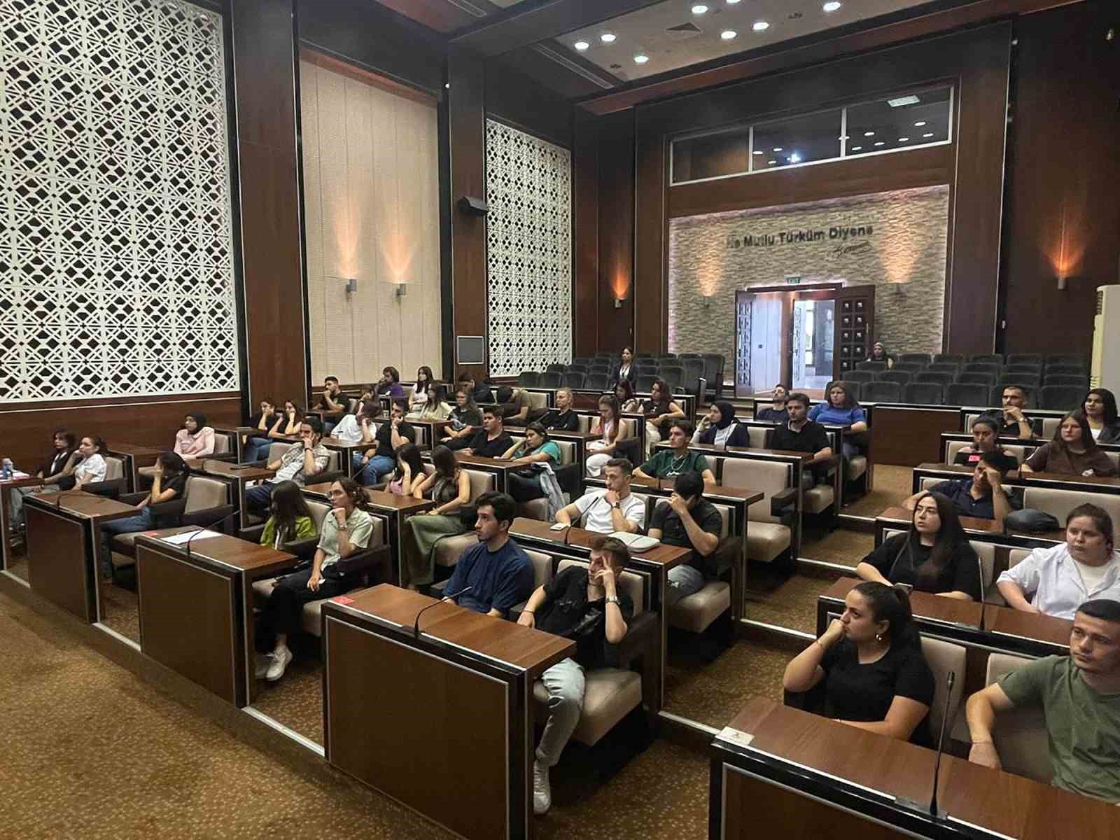 Ke&ccedil;i&ouml;ren Belediyesi&rsquo;nden stajyer &ouml;ğrencilere iş g&uuml;venliği eğitimi
