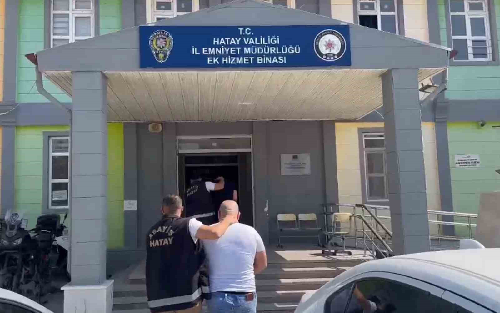 Arsuz&rsquo;da hapis cezası ile aranan 2 şahıs yakandı
