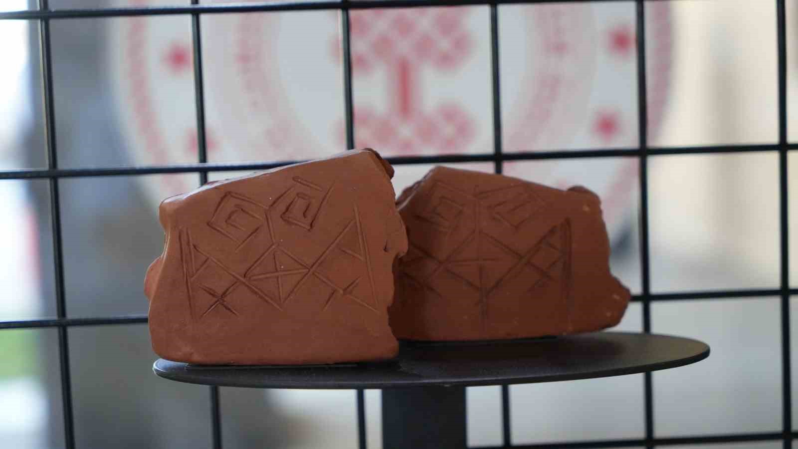 Karaz&rsquo;ın Ko&ccedil;ları seramik baskıda buluştu
