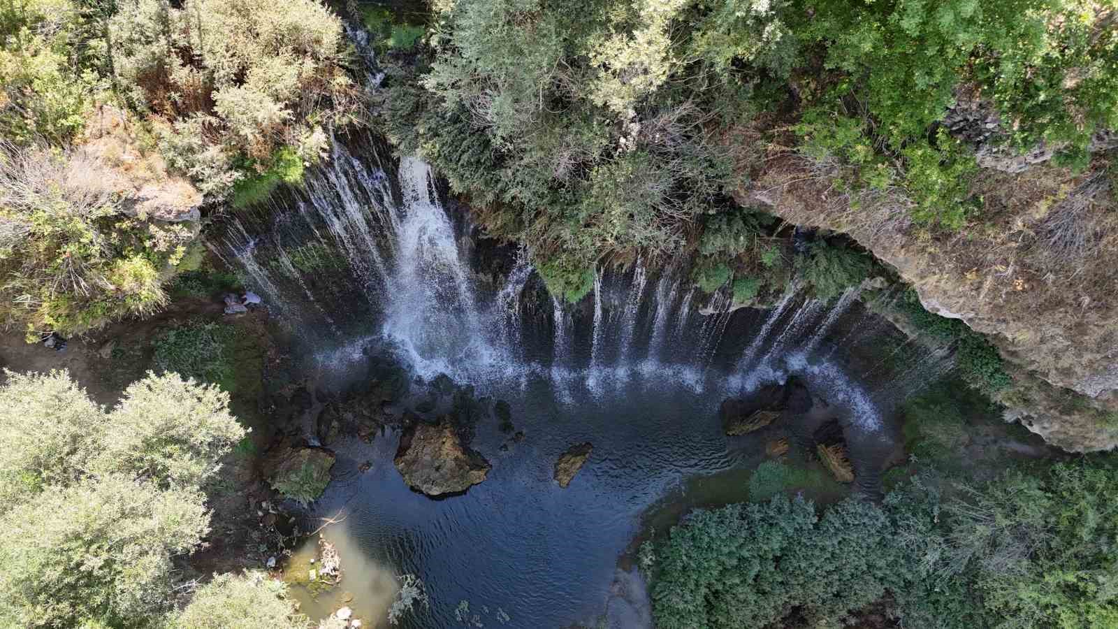 Saklı cennet olarak biliniyor, sesi ve g&ouml;r&uuml;nt&uuml;s&uuml;yle mest ediyor
