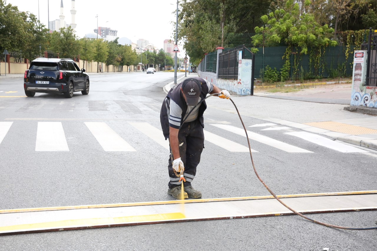 K&uuml;&ccedil;&uuml;k&ccedil;ek&ccedil;emece&rsquo;de okullar yeni eğitim &ouml;ğretim yılına hazır
