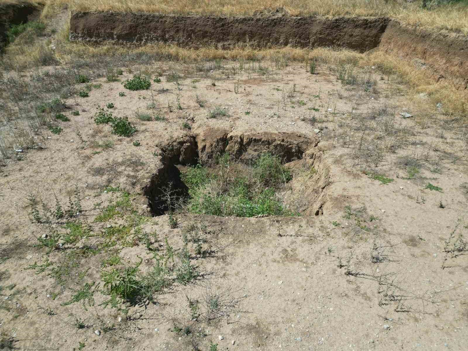 Lahit &ccedil;ıkan araziye belediye başkanının &lsquo;&ccedil;&ouml;kmeye&rsquo; &ccedil;alıştığı iddiası yargıya taşındı
