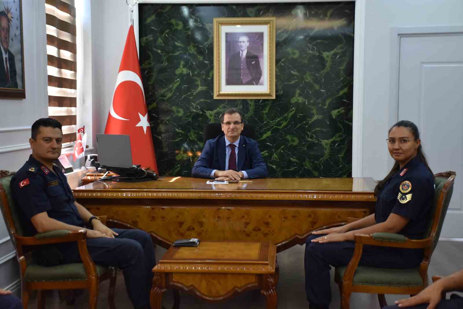 Kaymakam G&uuml;ldoğan, subay adaylarını makamında ağırladı
