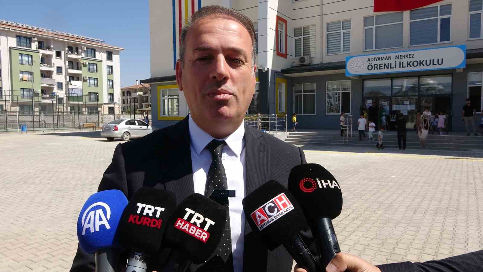 Deprem sonrası yapılan okullarda eğitim &ouml;ğretim başladı
