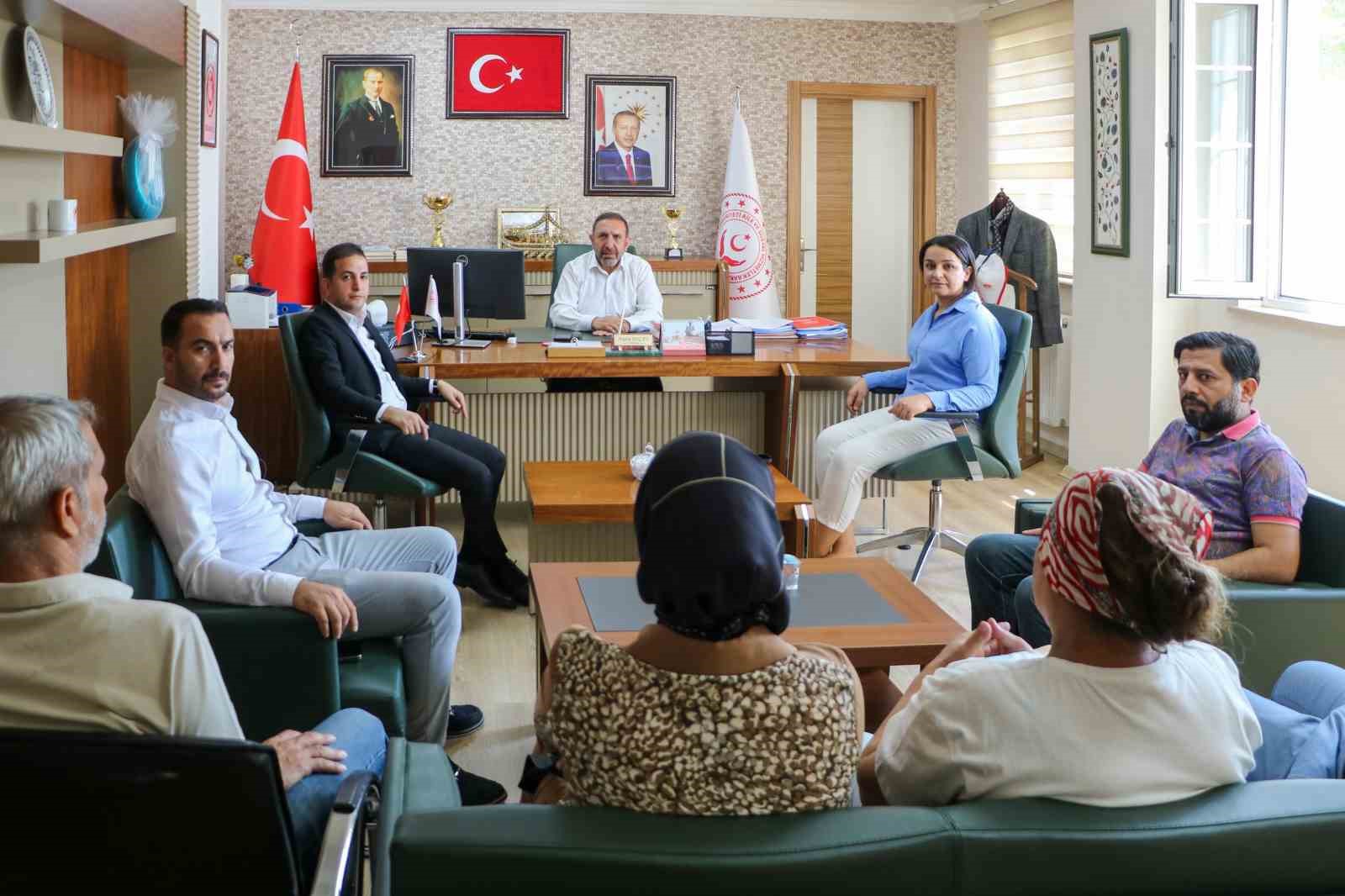 HAK-İŞ Konfederasyonu ve Öz Sağlık İş Sendikasından Diyarbakır Aile ve Sosyal Hizmetler İl Müdürlüğüne taziye ziyareti