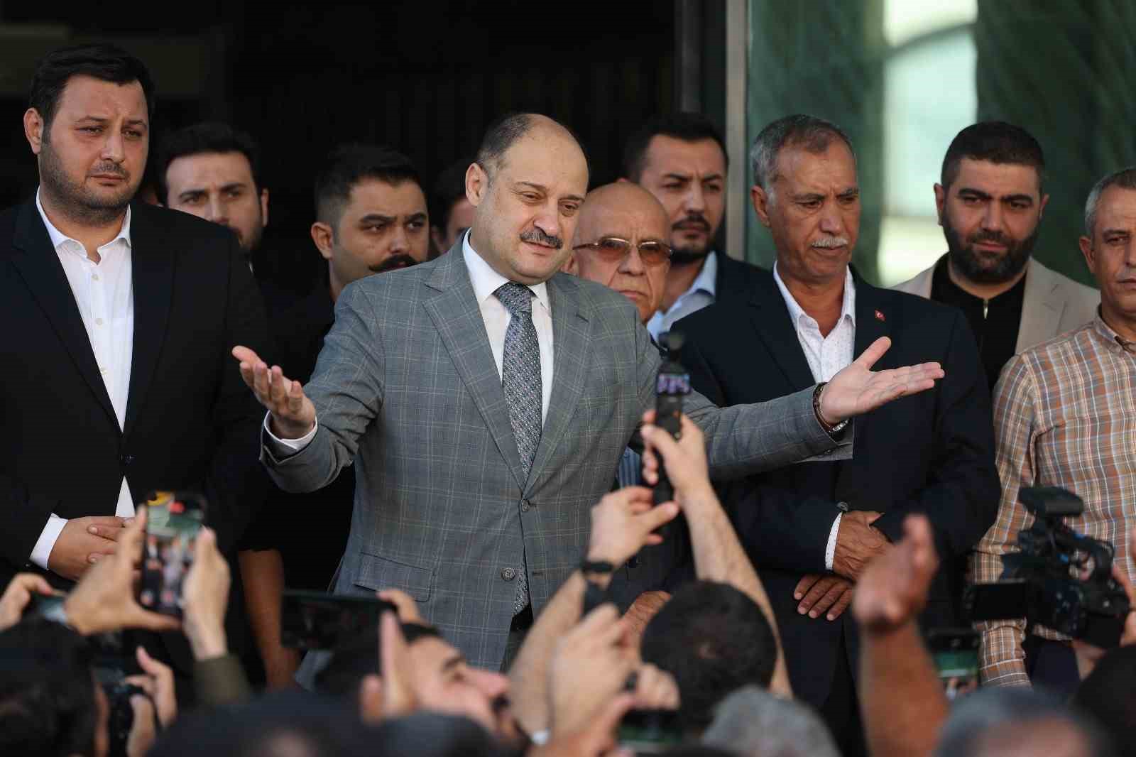 Şanlıurfa&rsquo;da işten &ccedil;ıkarılma korkusu sevince d&ouml;n&uuml;şt&uuml;
