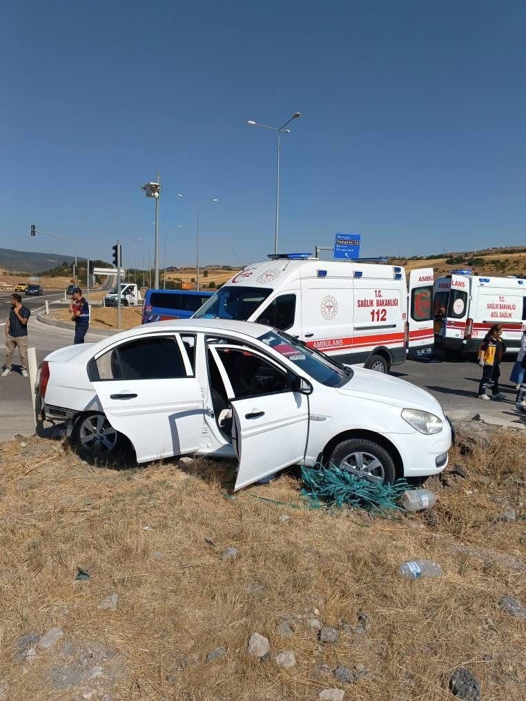 Bolu’da otomobil ve hafif ticari araç çarpıştı: 1 ölü, 4 yaralı
