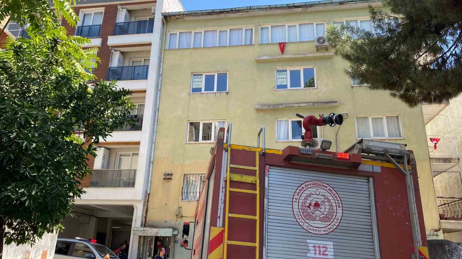 Apartmanların arasından y&uuml;kselen dumanlar ekipleri harekete ge&ccedil;irdi
