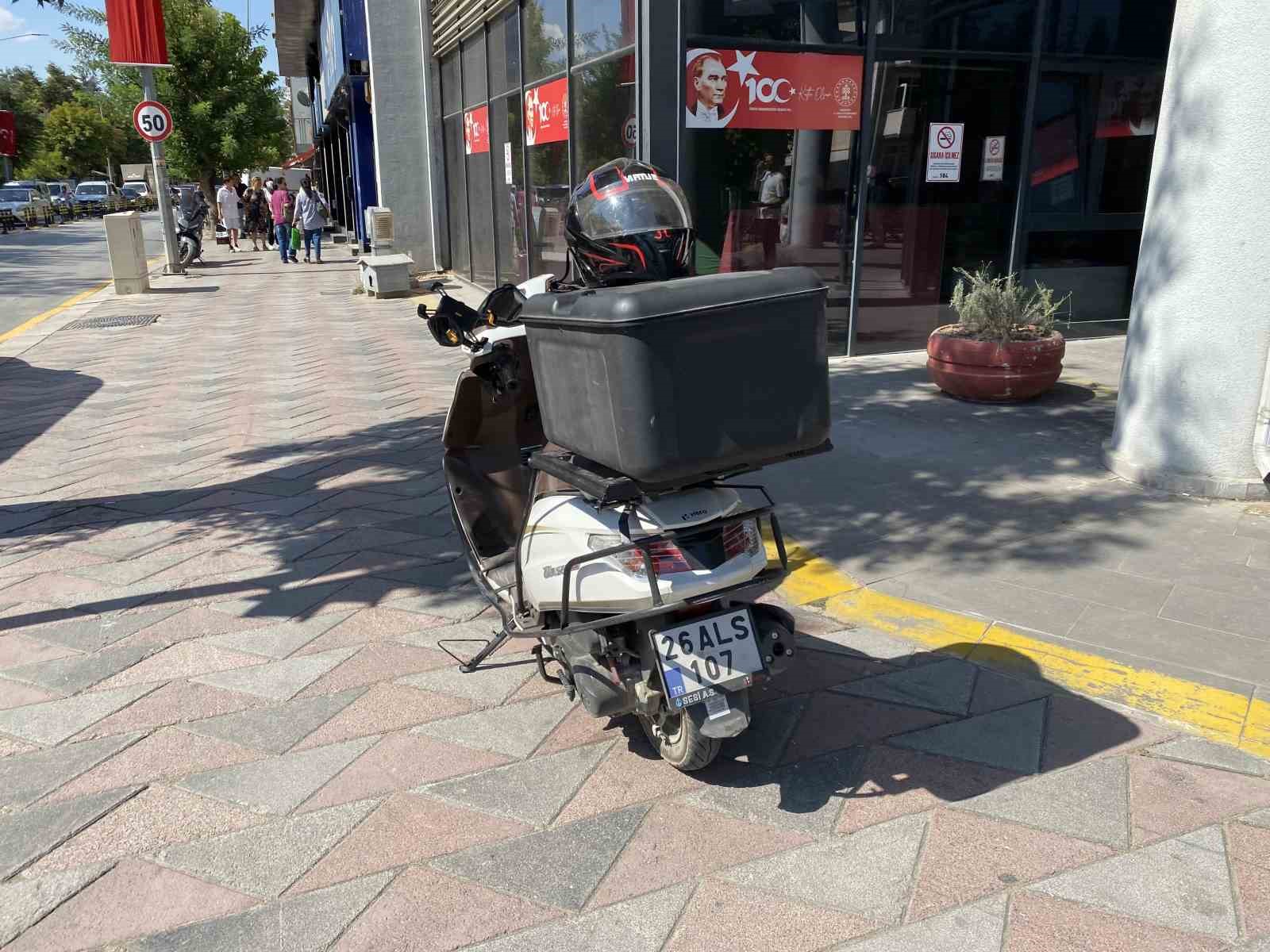 Çarptığı yayanın tedavi gördüğü ambulansın başından ayrılmadı