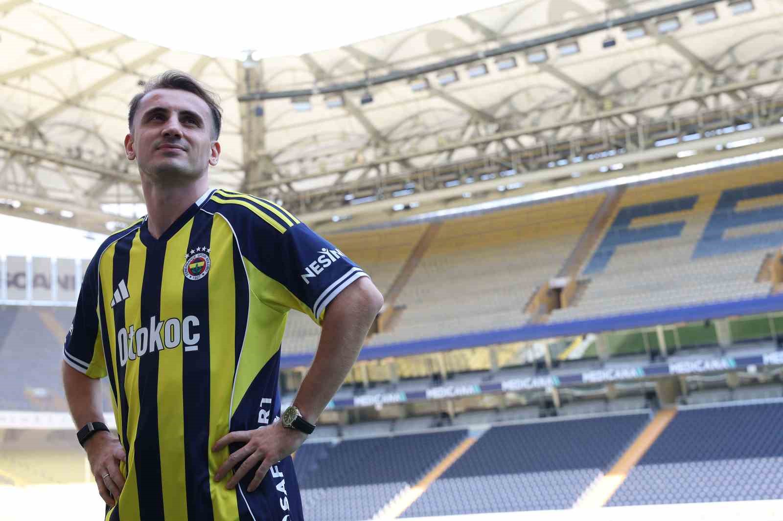 Kerem Aktürkoğlu, Fenerbahçe ile 4 yıllık sözleşme imzaladı
