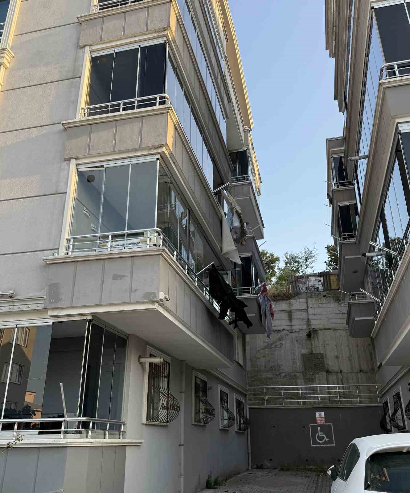 Samsun’da 4’üncü kattan atlayan kuaför kadın hayatını kaybetti
