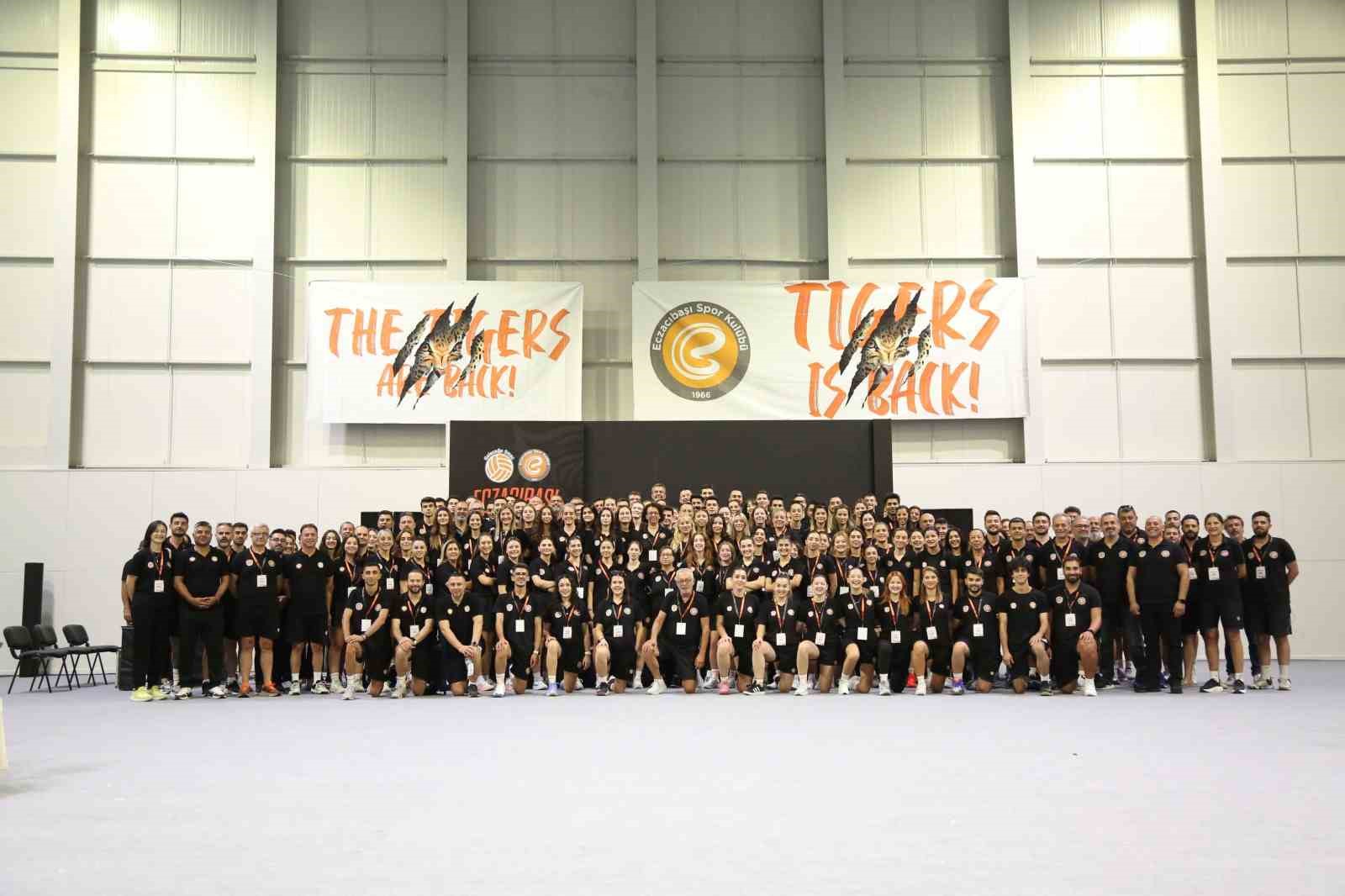 Eczacıbaşı, Geleceğe Smaç Buluşmaları’nı yeni salonunda yaptı