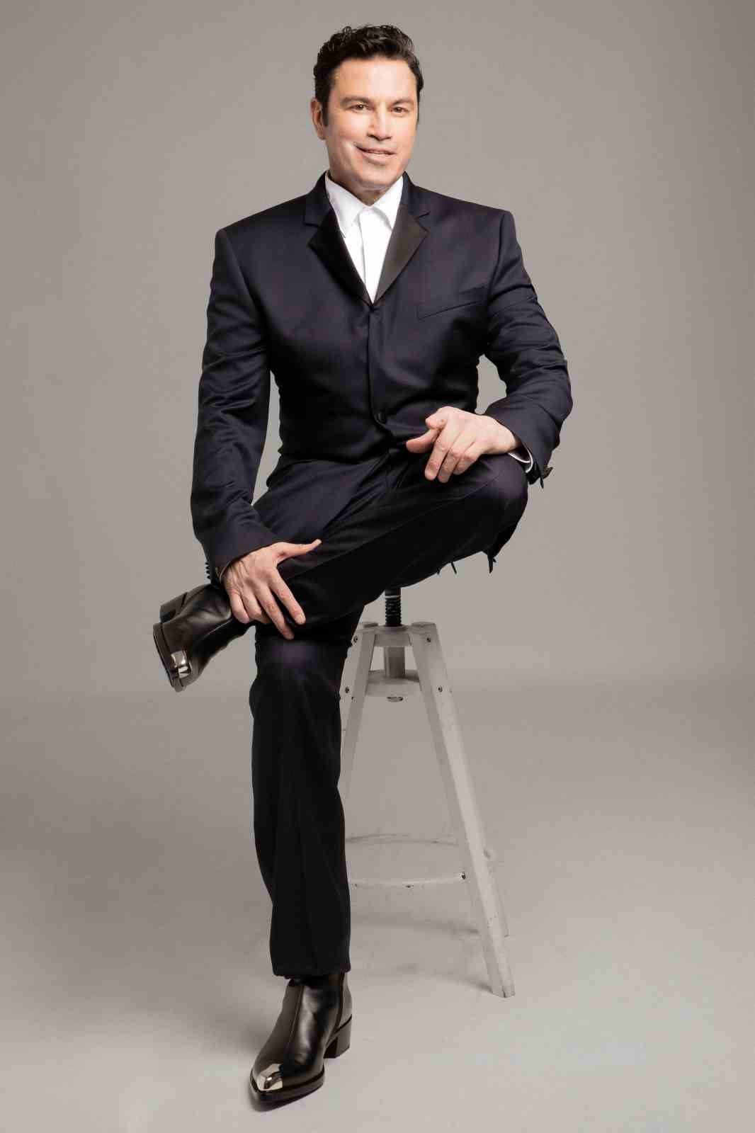 &Uuml;nl&uuml; tenor Mario Frangoulis İstanbul, İzmir ve Ankara&rsquo;da konser verecek
