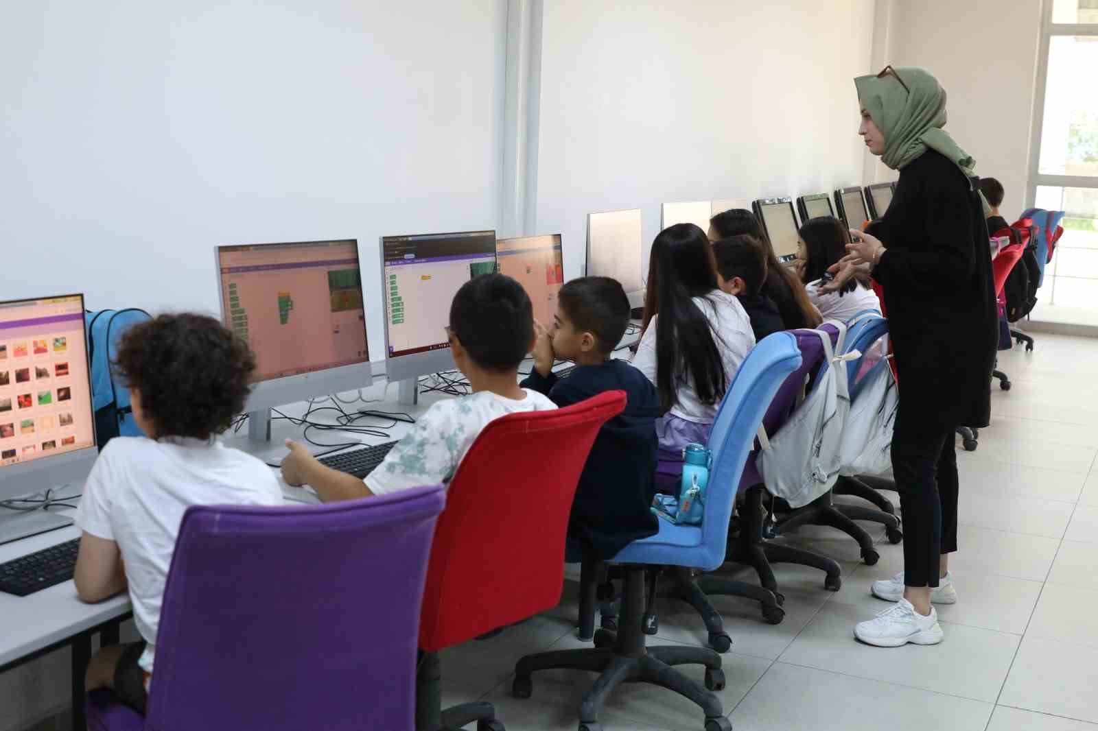 10 bin çocuk Melikgazi’nin yaz kurslarında tatilini dolu dolu geçirdi